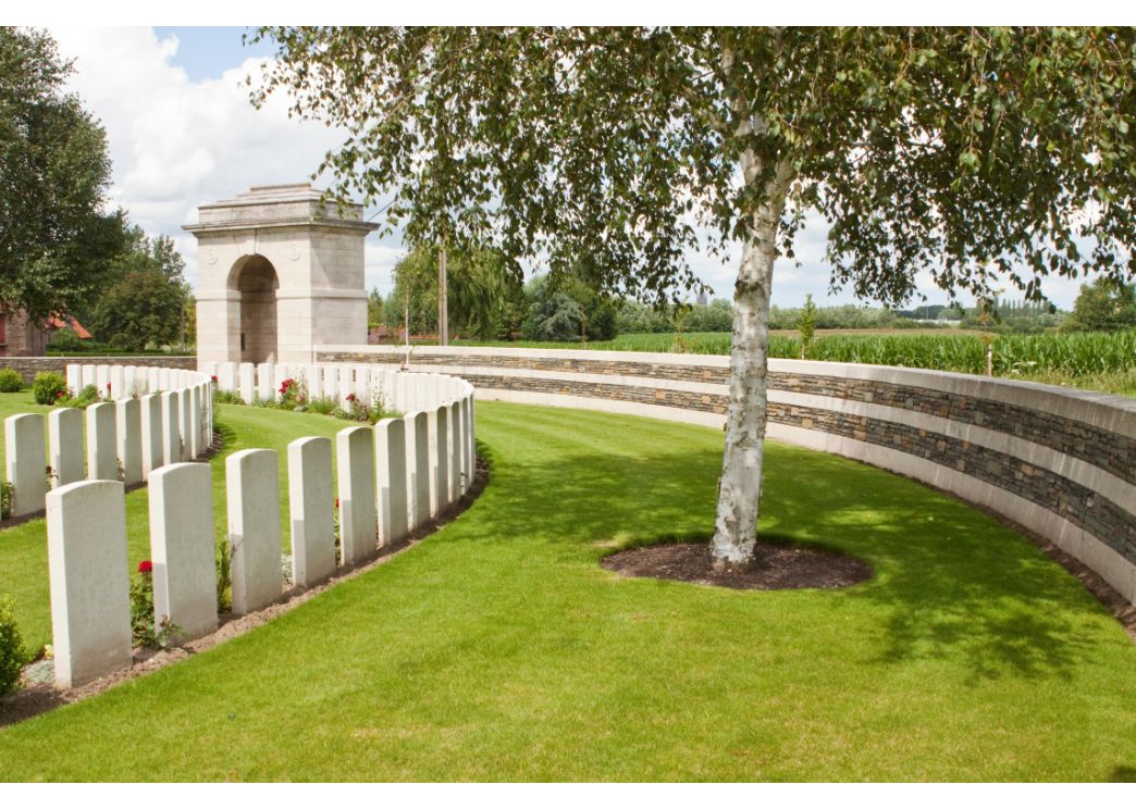 Railway Dugouts Cemetery (1044 x 744 px) (C) Wernervc MQ.jpg