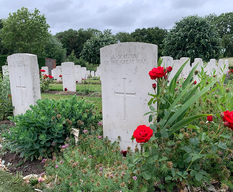 Tyne Cot Cemetery Ypres pod.webp
